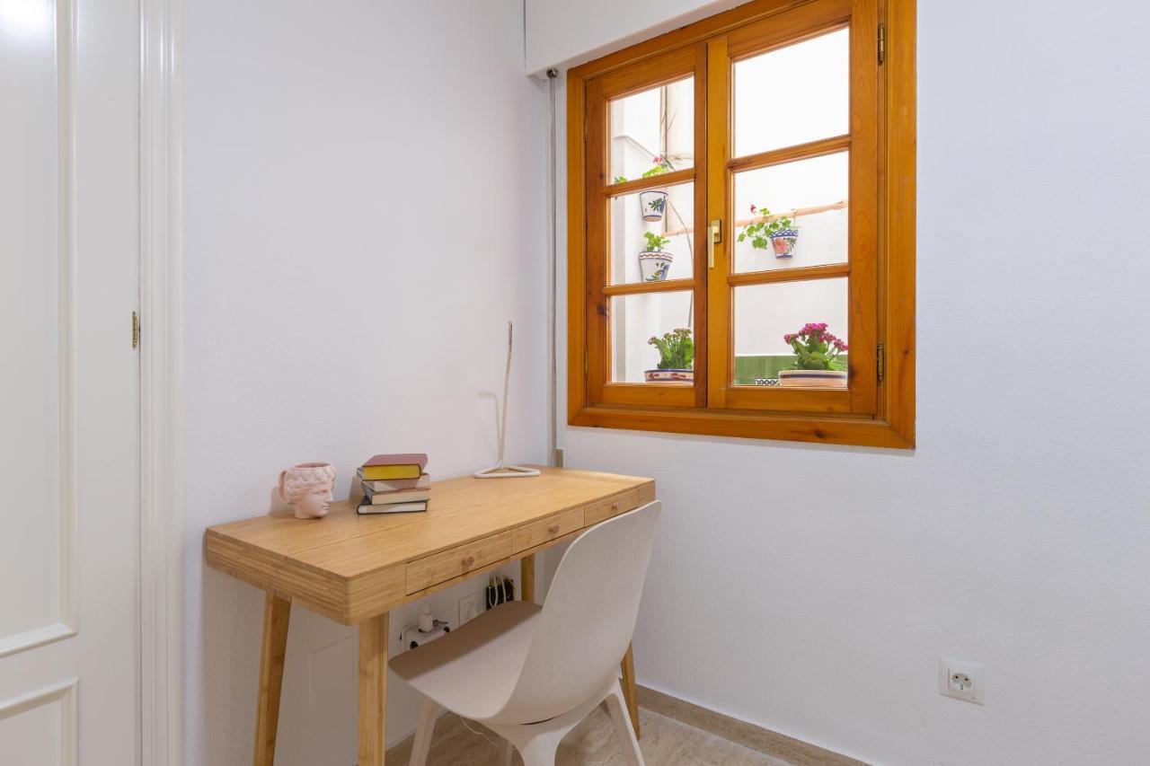 Bright Apartment With Patio And Balconies In The Center Málaga Buitenkant foto