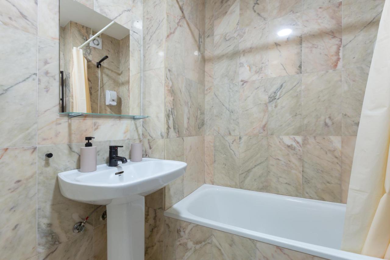 Bright Apartment With Patio And Balconies In The Center Málaga Buitenkant foto